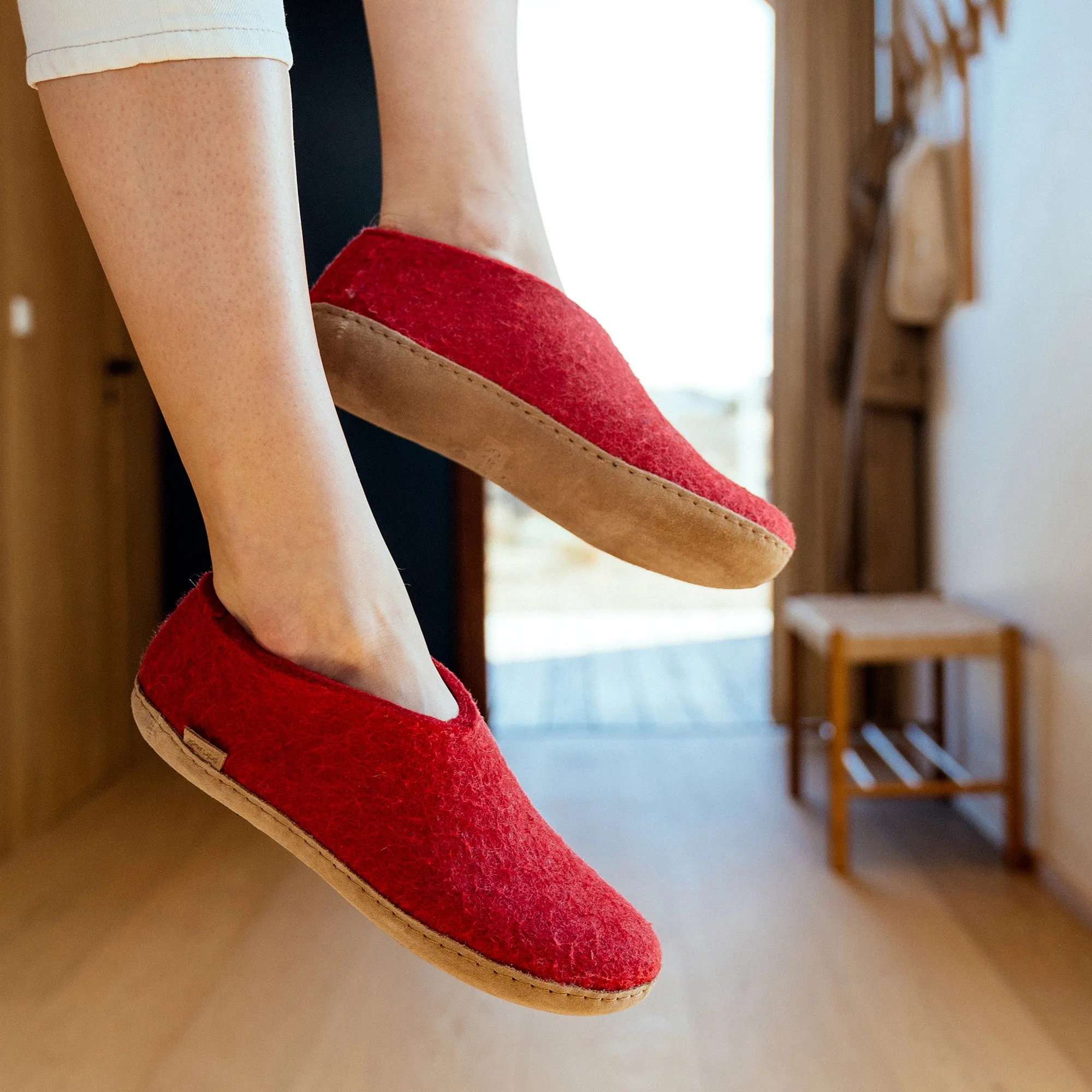 Shoe with leather sole - Red